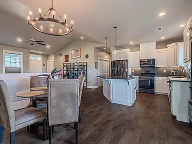 1130 Stanford Ave — Photo 2