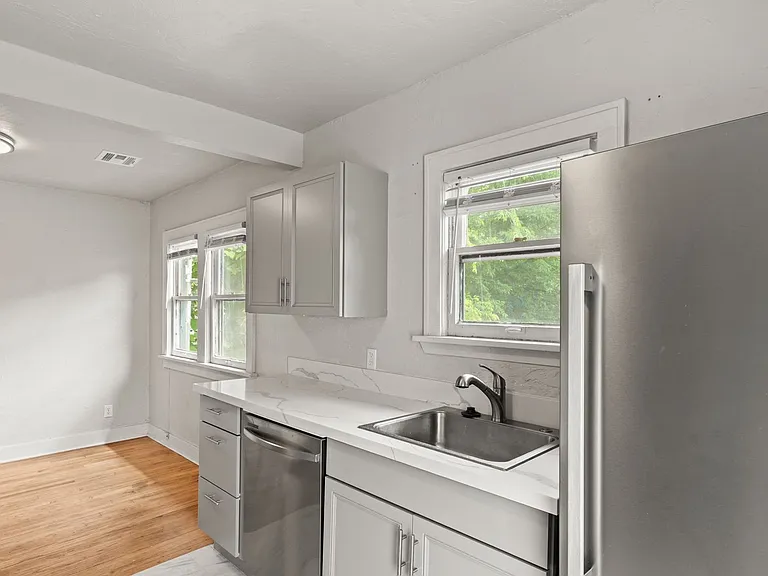 318 NW 27th St — Photo 42