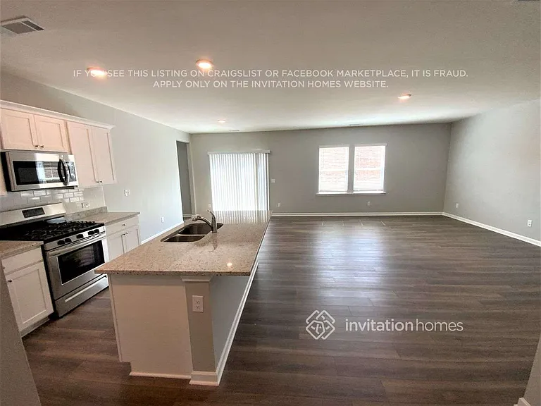 345 Amsterdam Way #257 — Photo 2
