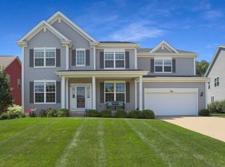 585 Enclave Dr, Cary, IL 60013