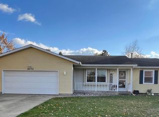 2072 Oak Hollow Dr, Jenison, MI 49428