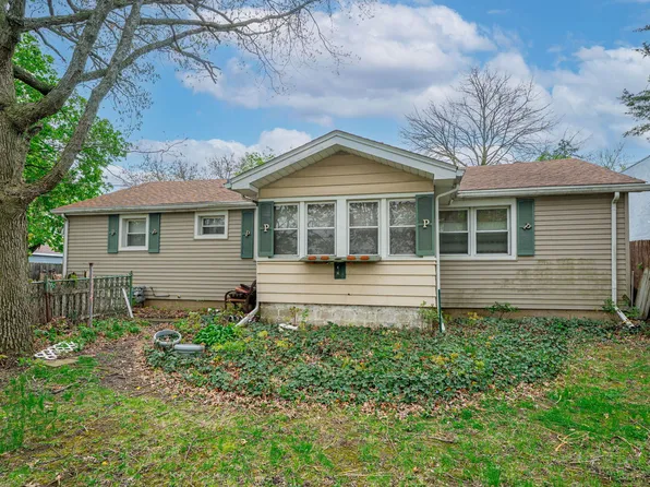 1035 Dearborn Ave, Aurora, IL 60505