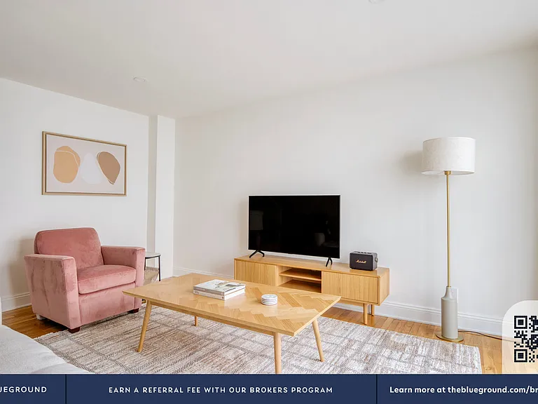 123 E 54th St #7H — Photo 4