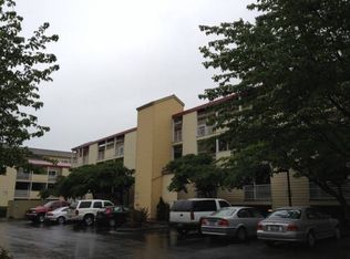 271 N Hayden Bay Dr, Portland, OR 97217