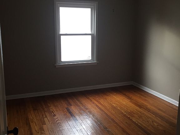 5th image of 1411 S Yale Ave E