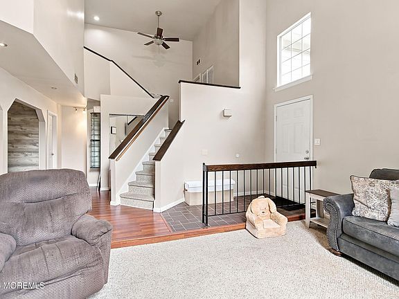 3rd image of 1301 Buckingham Circle