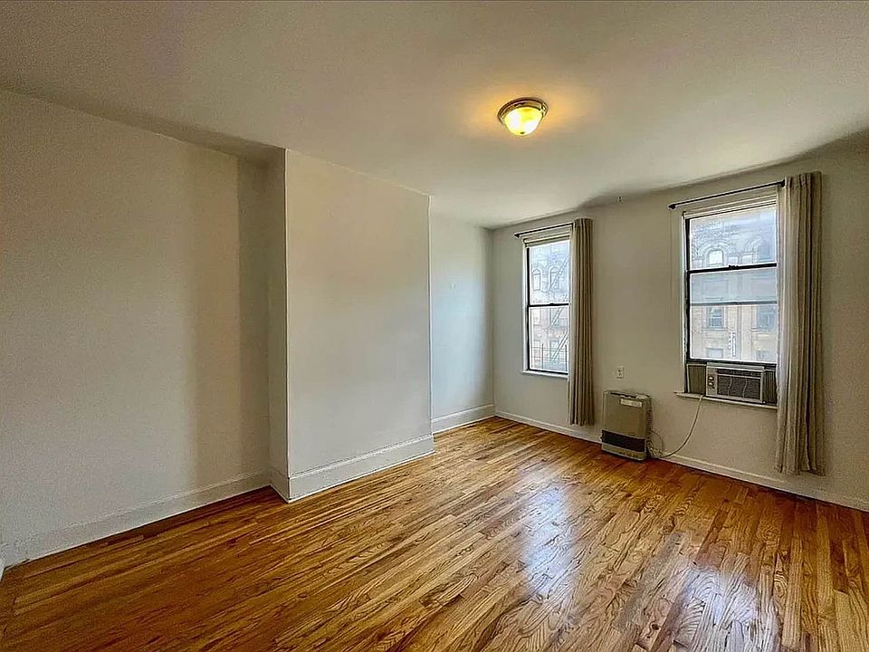 1st image of 109 Graham Ave #2C