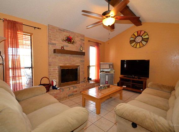 2nd image of 604 River Hills Dr