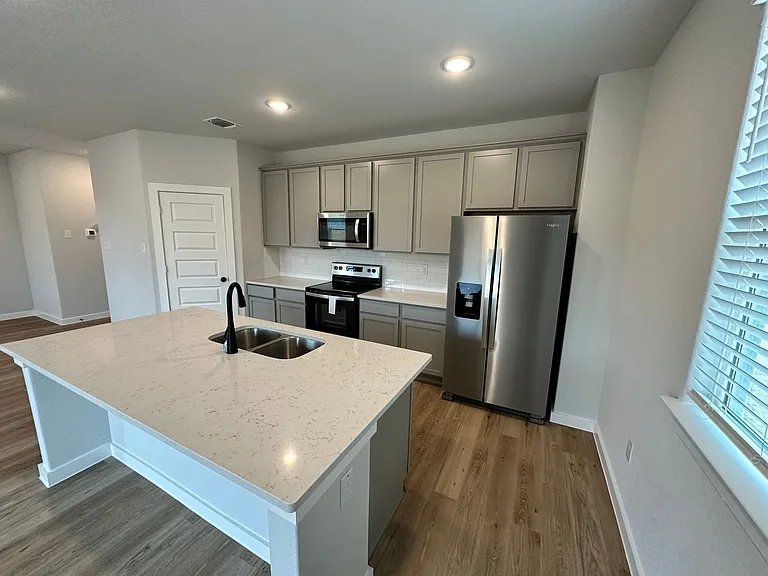 14607 Emerio Dr — Photo 4