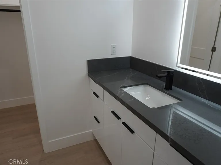 148 S Lark Ellen — Photo 16