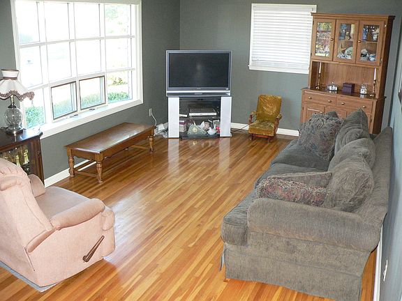 4th image of 446 Plymouth Dr