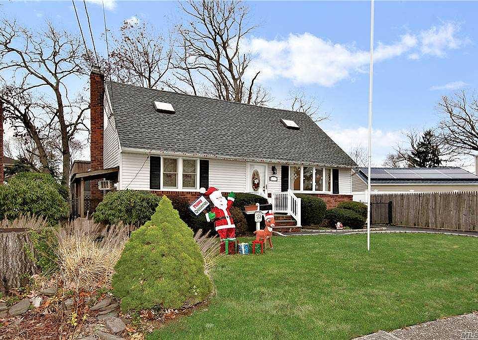 1st image of 581 Chamberlin St