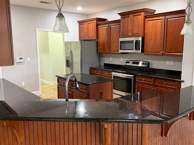 4 Canterbury Ln — Photo 8