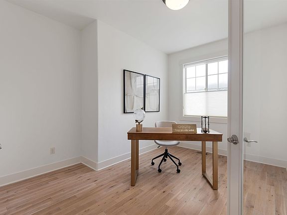 4th image of 1363 Kensington Way