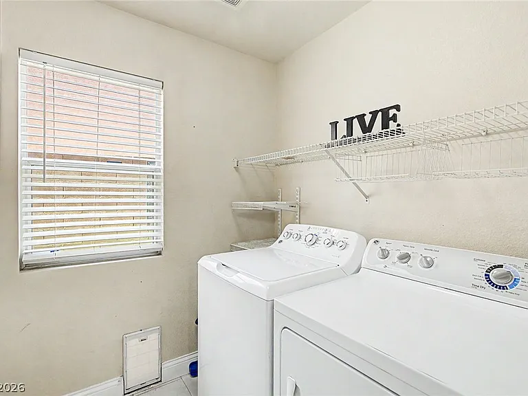 2025 Shining Feather Ln — Photo 29