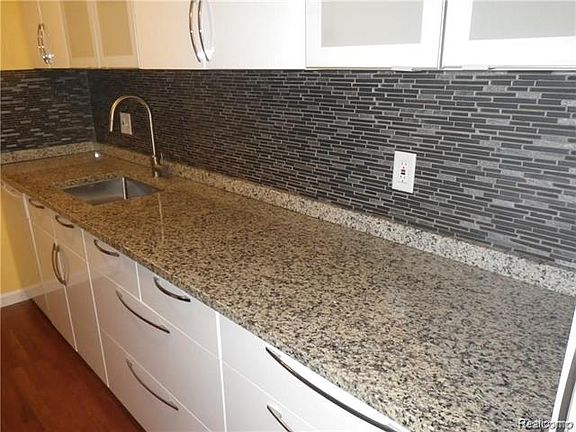 3rd image of 38261 Fairway Ct