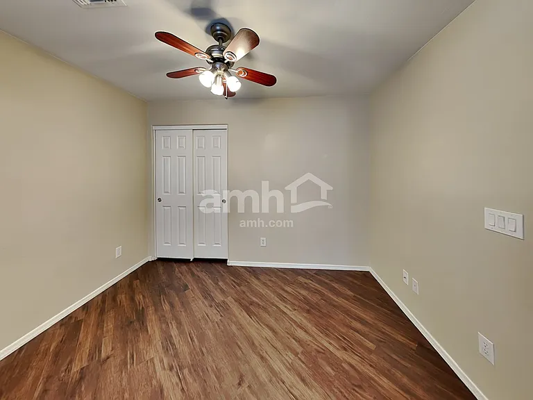 11369 W Lincoln St — Photo 14