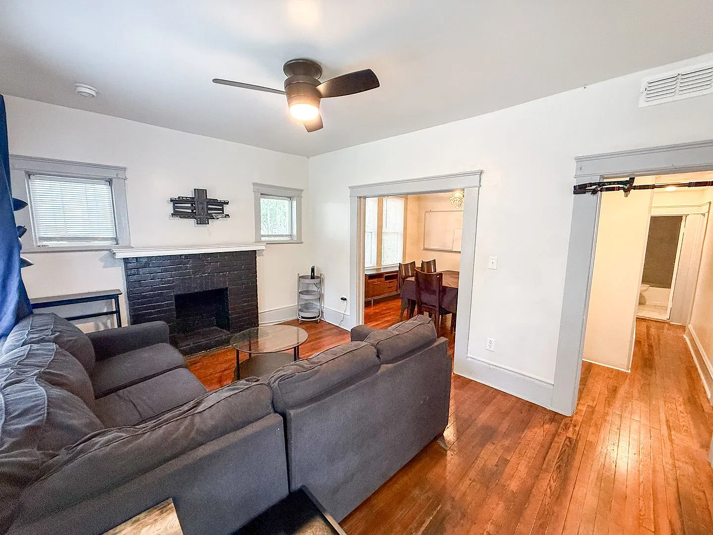 3/2 House with detached 1/1 in-law suite close to UF — Photo 1