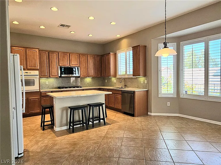 2139 Twin Falls Dr — Photo 12