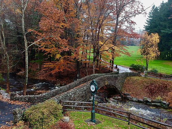 5th image of 16 & 17 Falls Dr