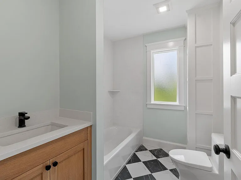 61 Warren St #2 — Photo 10