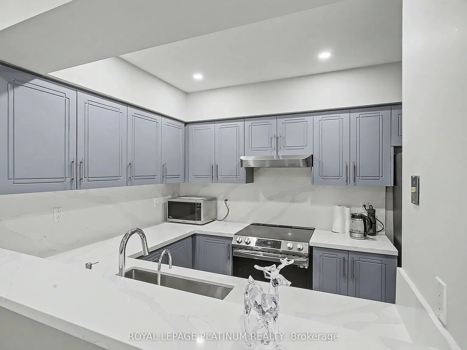 3 bed, $3,000 — Photo 2