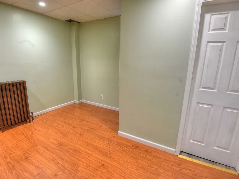 325 E Main St — Photo 7