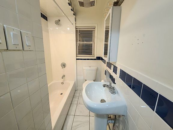 5th image of 1021 Harrison Ave #3