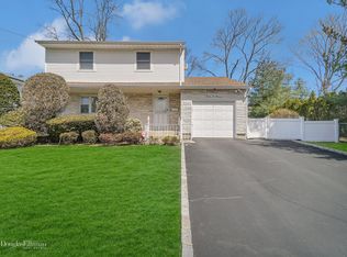 2619 Phyllis Dr, Bellmore, NY 11710