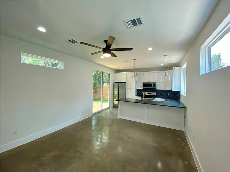 2500 Sweeney Ln #B — Photo 3