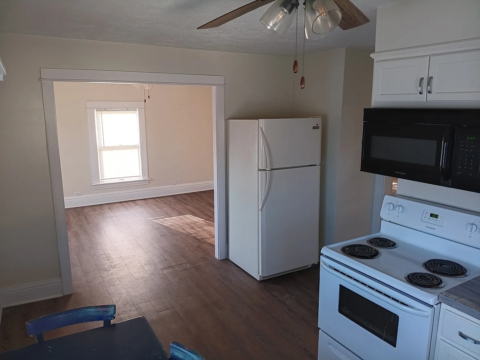 2 bed, 1000 sqft, $1,350 — Photo 3