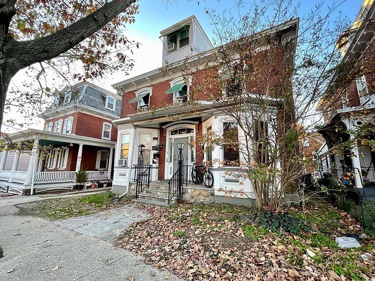 52 N Pearl St — Photo 2