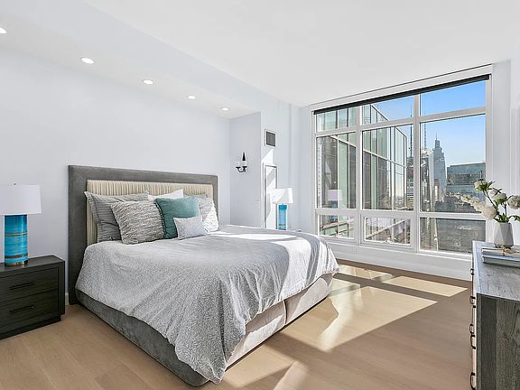 5th image of 350 W 42nd St Ph G