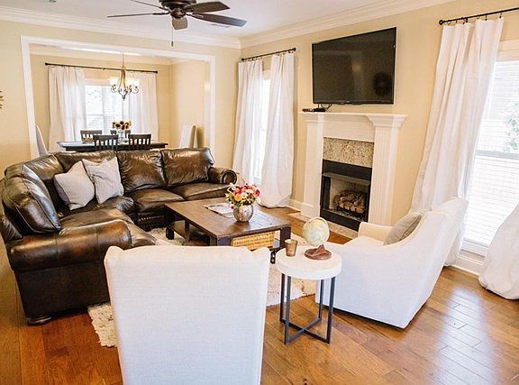 4th image of 402 Elizabeth Ct
