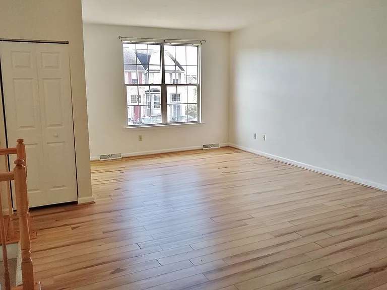 1283 Wanda Dr — Photo 4