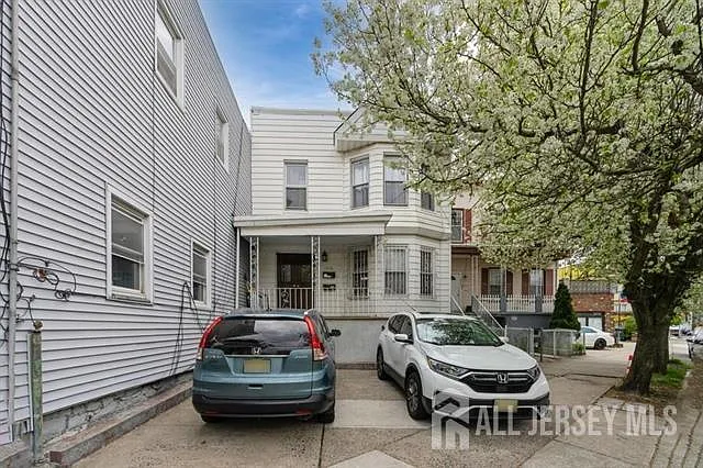 3 bed, 1.0 bath, $2,695 — Photo 2