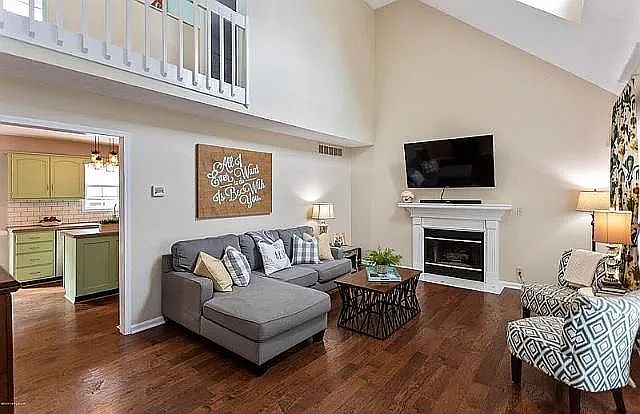 Living room with Skylights