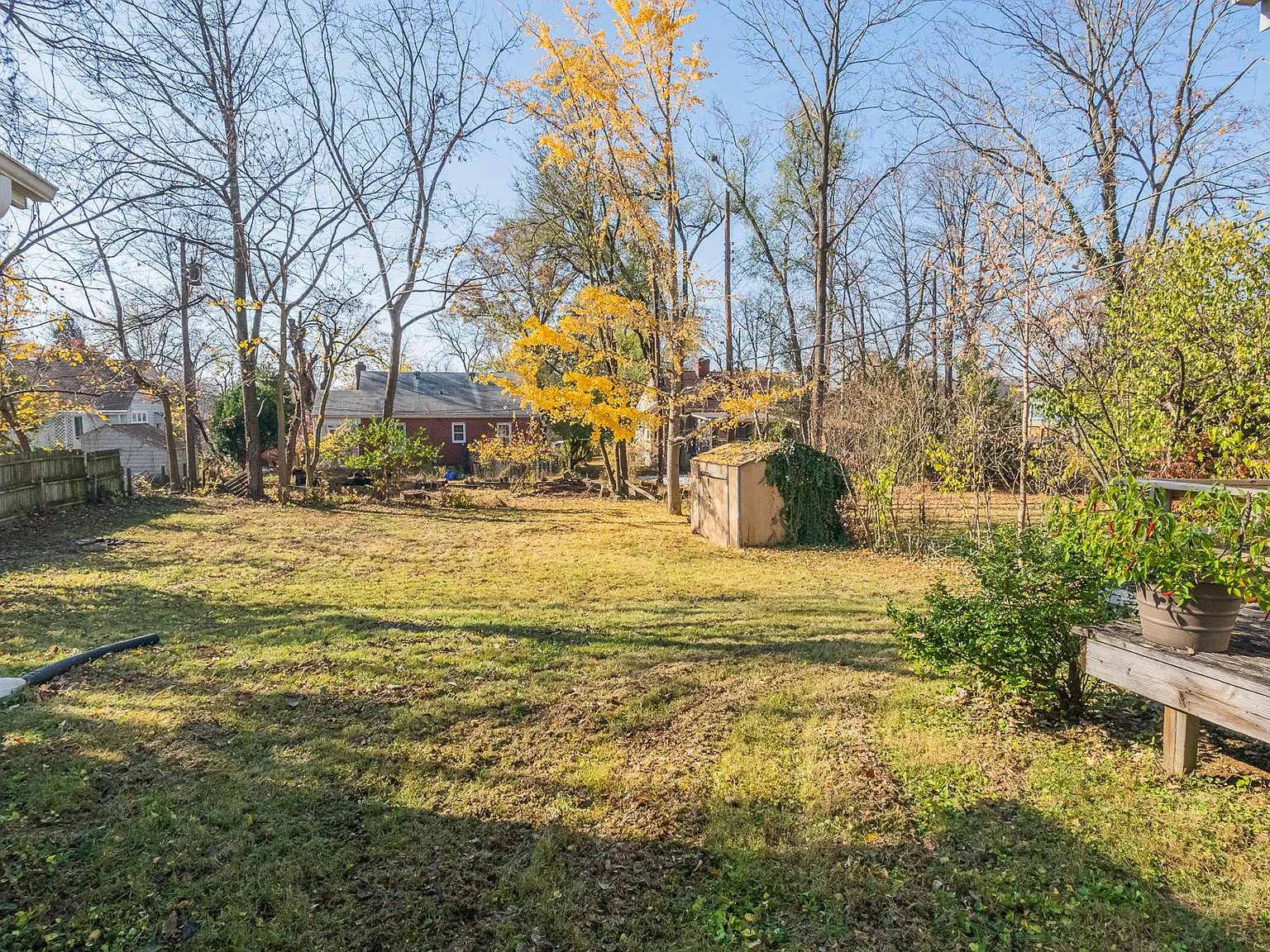 314 S Arbutus Dr — Photo 4