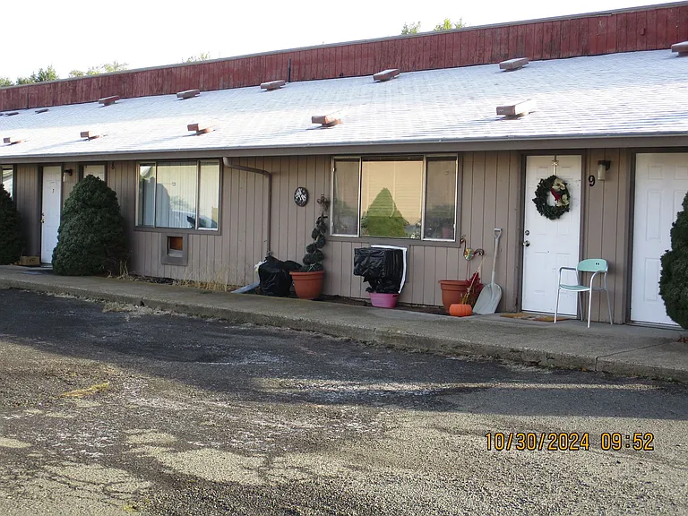 1609 N Albany St — Photo 1
