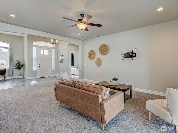 3rd image of 415 SW R Street