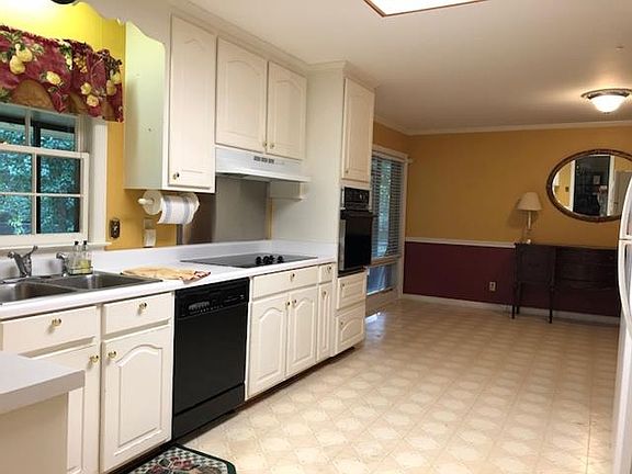 3rd image of 3033 Clairmont Ave