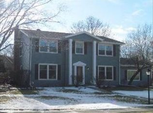 6S480 Sussex Rd, Naperville, IL 60540