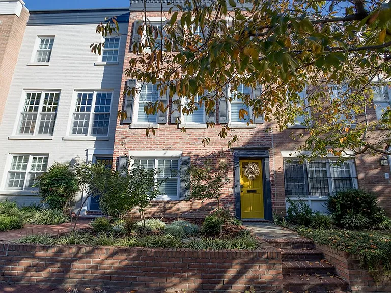1240 C St SE #B — Photo 20
