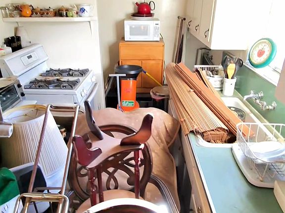 4th image of 210 E Tehachapi Blvd