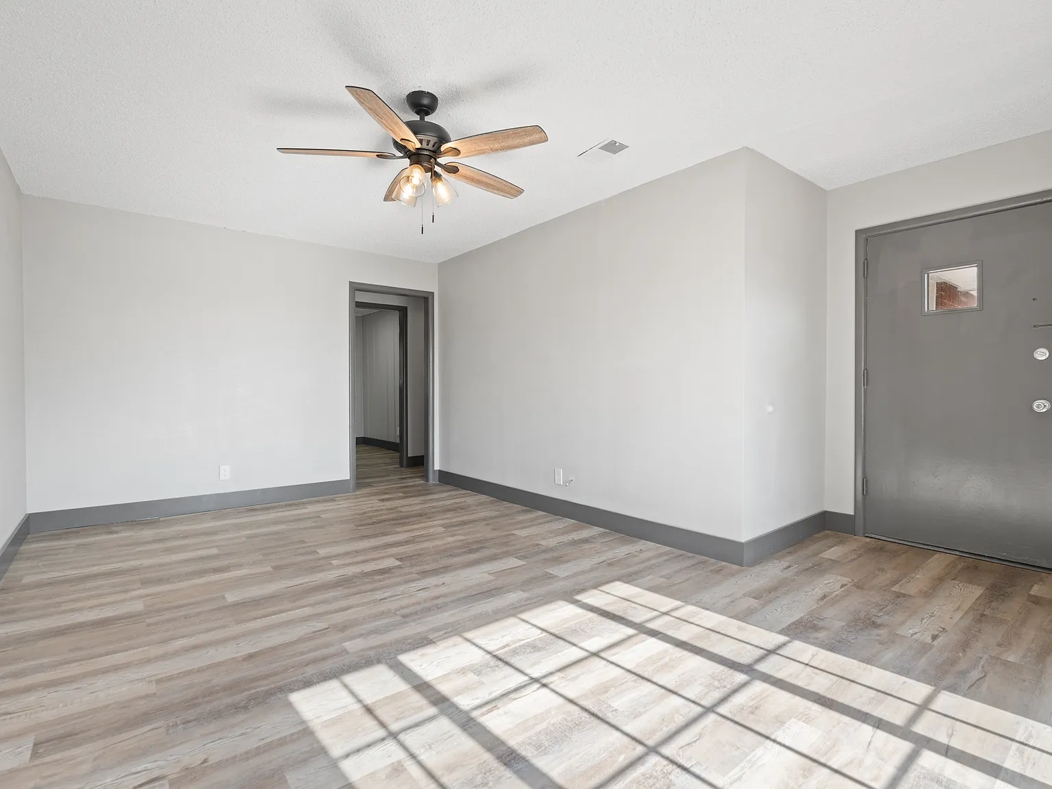 2 bed, $900 — Photo 3