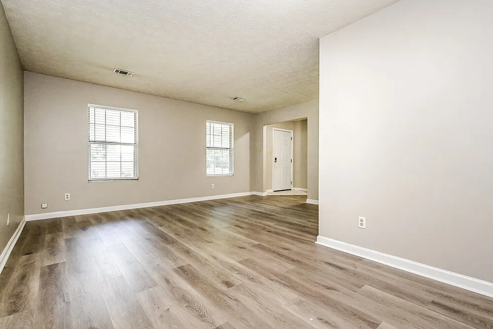 3 bed, 2.0 bath, 1664 sqft, $1,670 — Photo 3