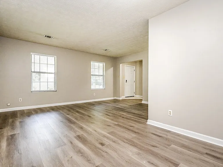 4255 Loveless Pl — Photo 3