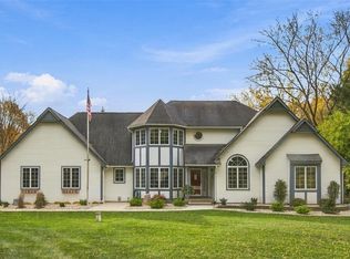 12090 Great Oaks Dr, Fenton, MI 48430