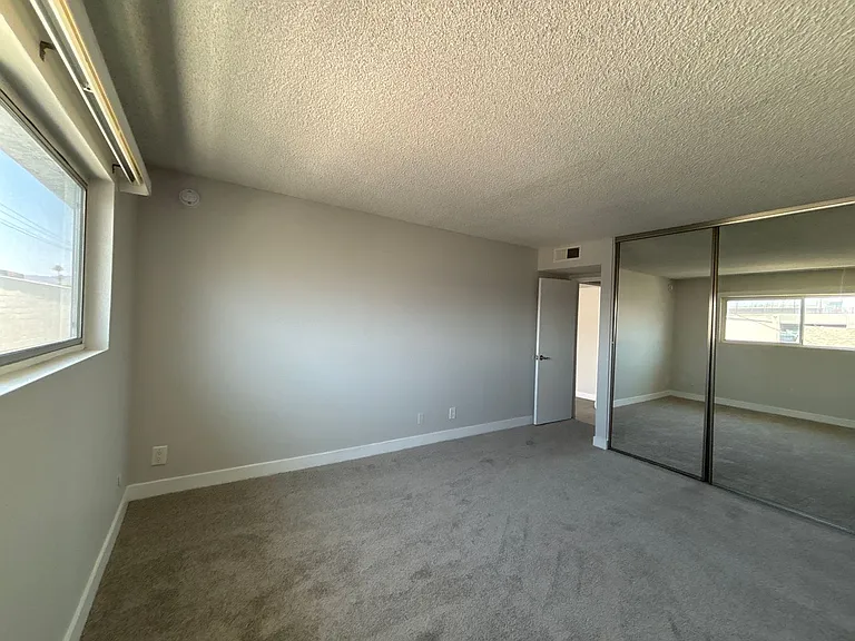 245 South Serrano Ave — Photo 57