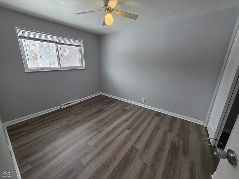 10166 Southeastern Ave — Photo 11